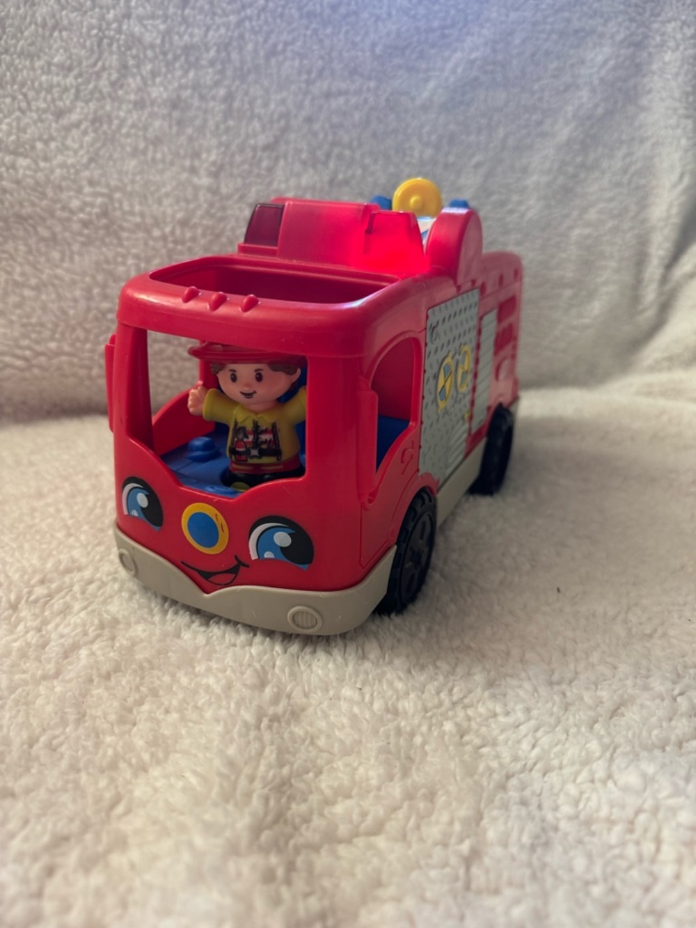 Fisher-Price Little people helping others Fire Truck